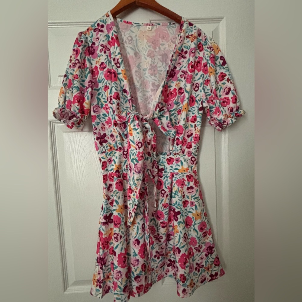 Floral Tie-Front Dress. Size M/L. Brand new, never worn.